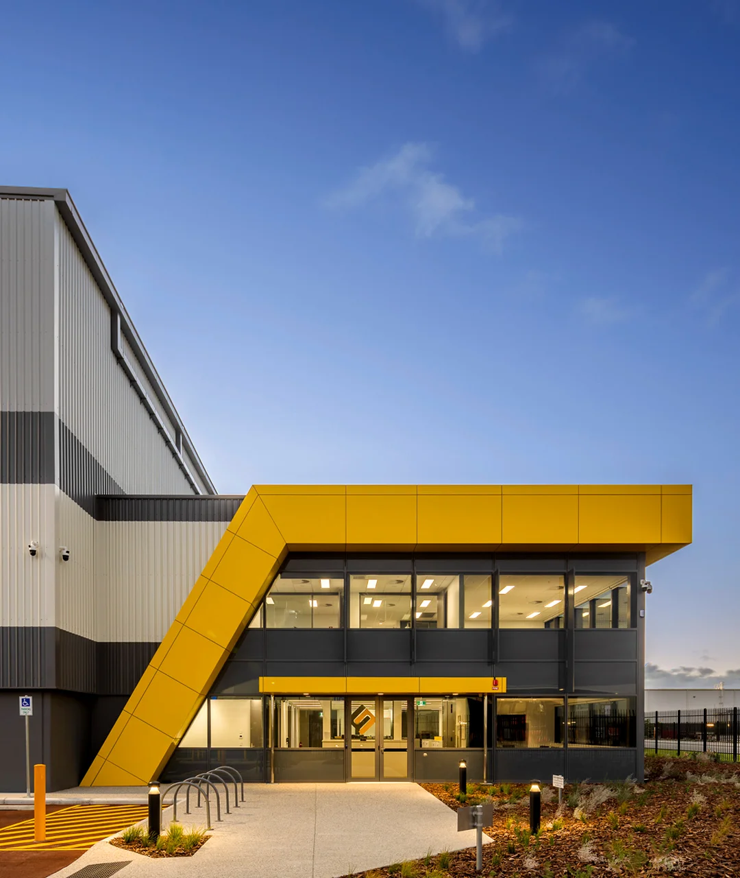 inca-solutions-industrial-property-advisors-silk-logistics-office-welcome